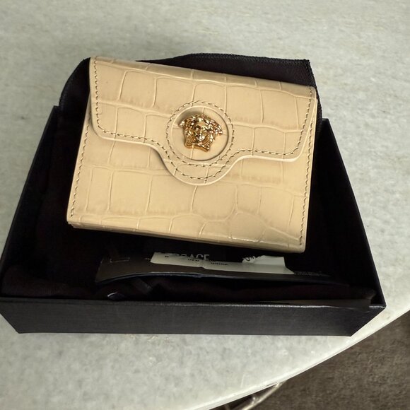 Versace Cream Wallet with Gold Medusa Logo - Picture 13 of 16